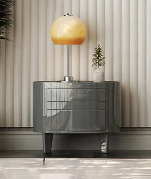 Taliansky minimalistický nočný stolík moderný minimalistický tmavo šedej lesklej farby svetla luxusné dizajnér spálňa nočný stolík